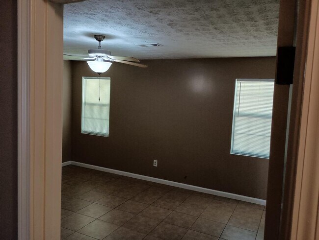 Building Photo - 405 Santa Fe Trail