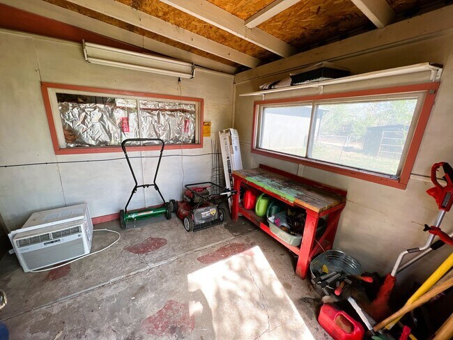 Building Photo - Lovely Home in Chafee Park Ready to Go!