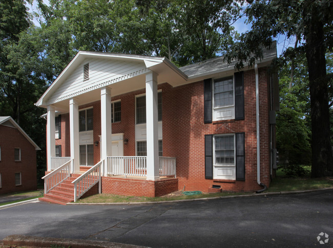 Primary Photo - The Columns at East Hill