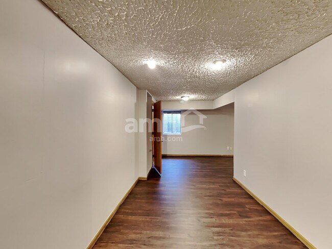 Building Photo - 1608 Bridle Post Drive Unit 10A