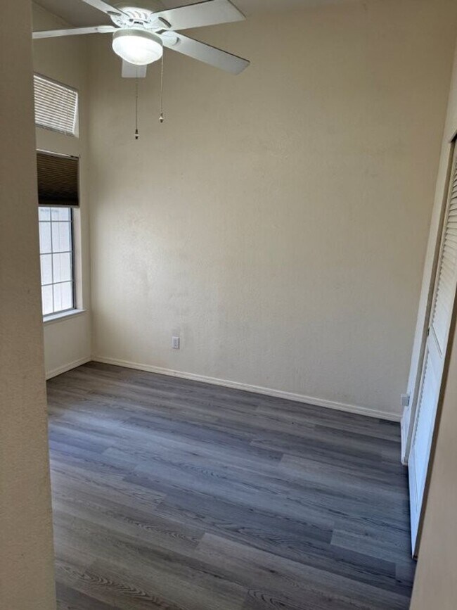 Building Photo - Modern 3 Bedroom 2 Bath One Story Browns Valley Vacaville *Star Rentals