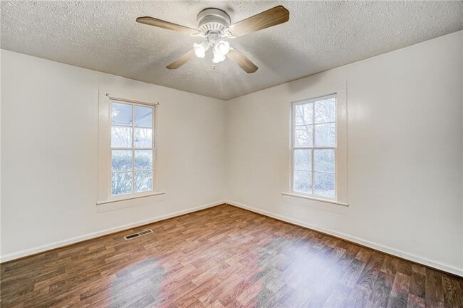 Building Photo - 1290 Reavis Mountain Rd
