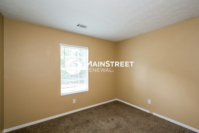 Building Photo - 3 Bedroom Pet-Friendly Home in Lithonia, GA with Main Street Renewal