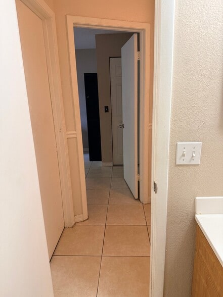 Building Photo - 243 E Cedarwood Cir