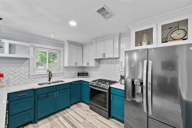 Building Photo - 16906 Rolling Acres Dr