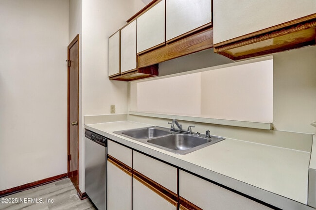 Building Photo - 12015 Cobblewood Ln N