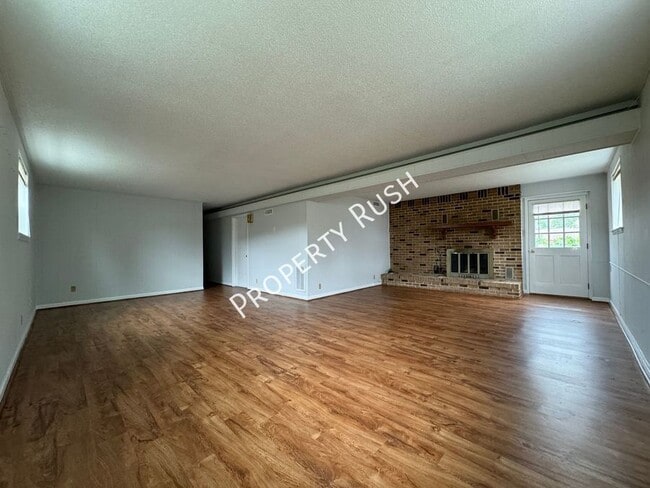 Building Photo - 2307 Arroyo Dr