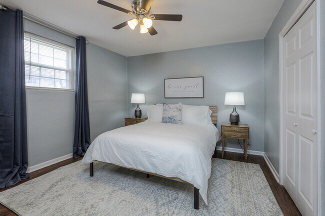 Building Photo - 8327 Lowell Ave