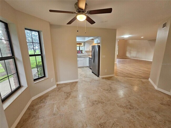 Building Photo - 6539 Brentwood Dr.