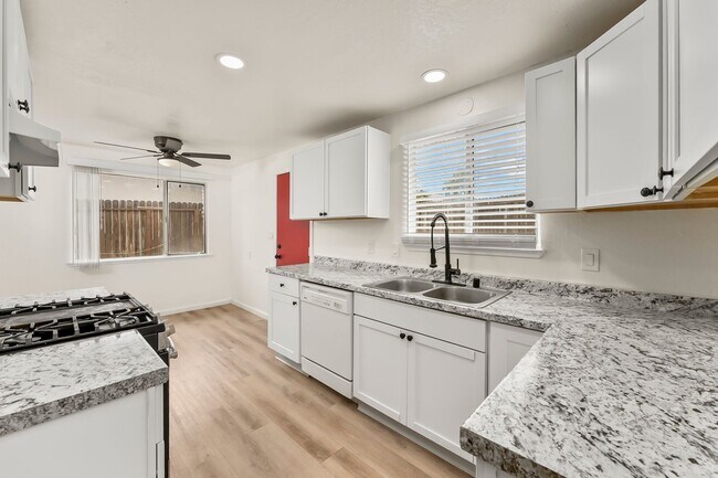 Building Photo - 6429 Stoneman Dr