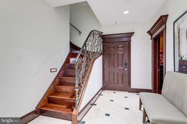 Building Photo - 612 Rivercrest Dr