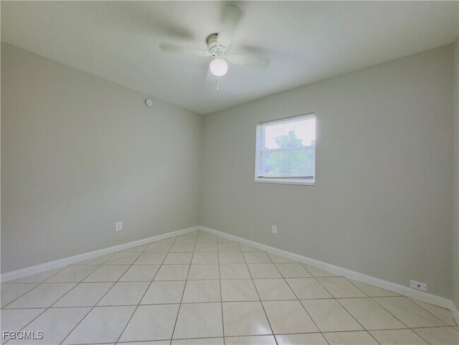 Building Photo - 913 Hudson Ave