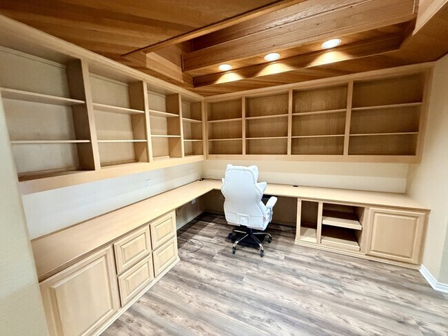 Building Photo - 38441 Oaktree Loop