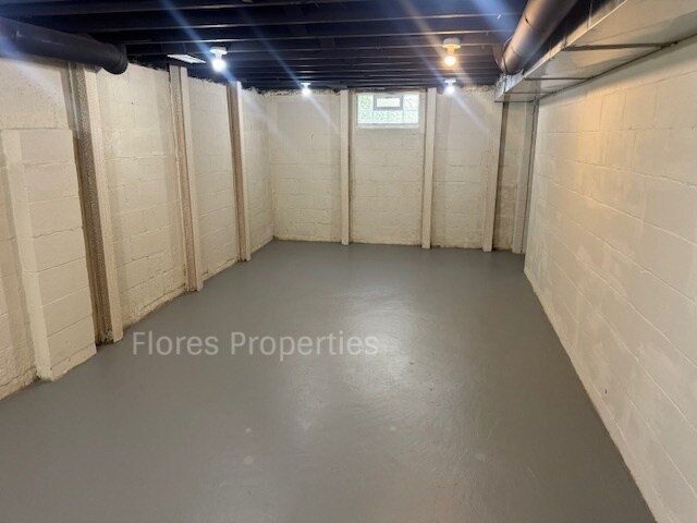 Building Photo - 1018 Urana Ave