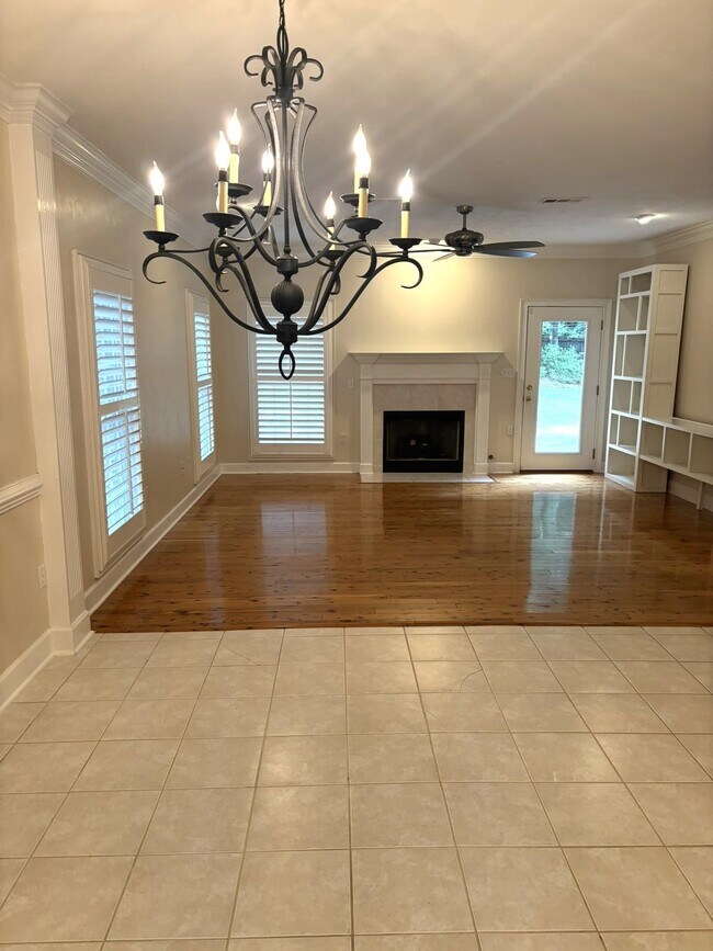 Building Photo - 8970 Eagles Ridge Dr