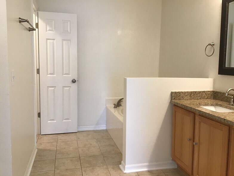 Building Photo - 65074 Lagoon Forest Dr