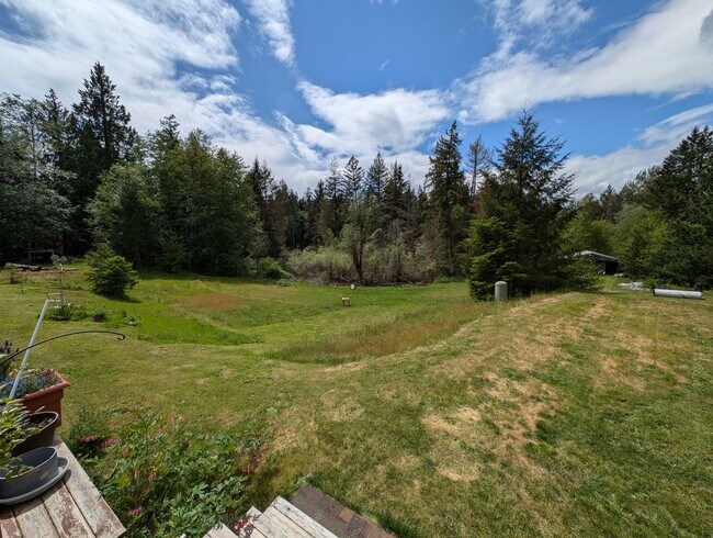 Building Photo - Seabeck 3 Bedroom Oasis Available for Rent...