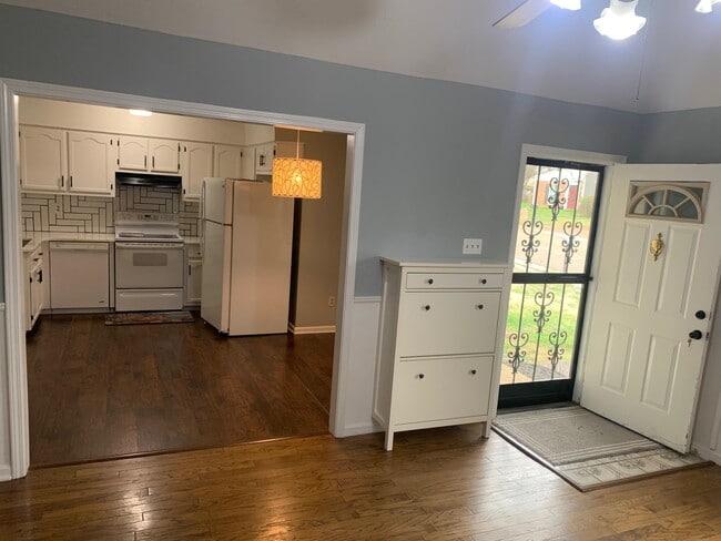 Building Photo - 5545 Oak Branch Cir N