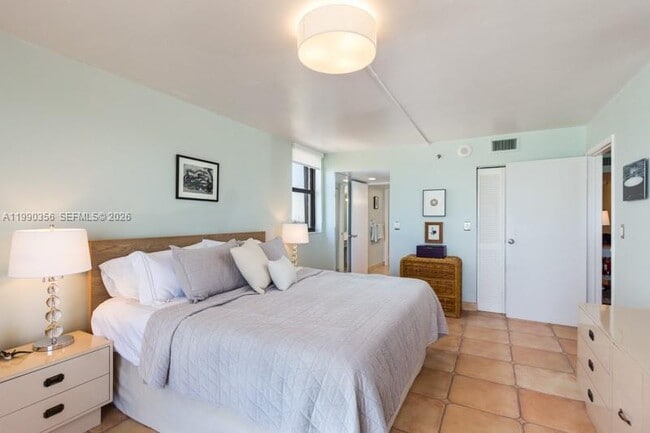 Building Photo - 2625 Collins Ave