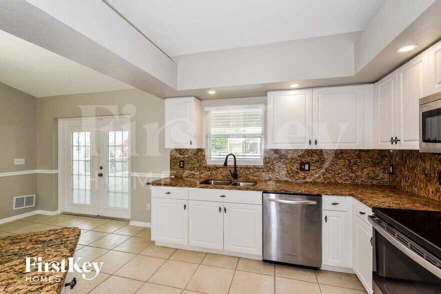 Building Photo - 1125 NE 33rd Ln