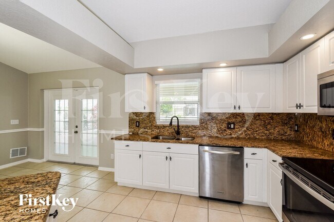 Building Photo - 1125 NE 33rd Ln