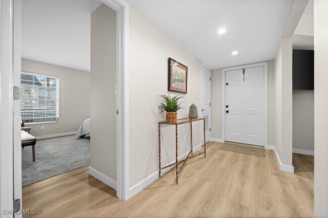 Building Photo - 208 Bobolink Way