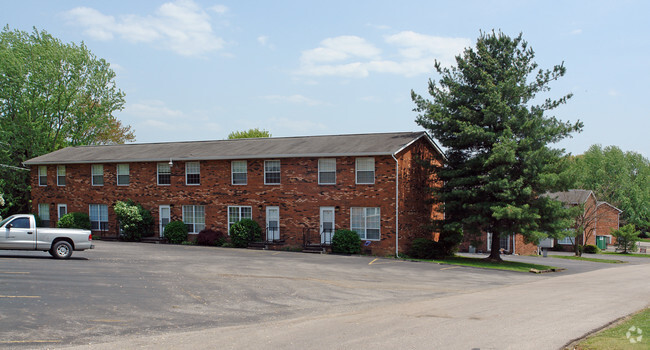 Primary Photo - The Oaks Apartments