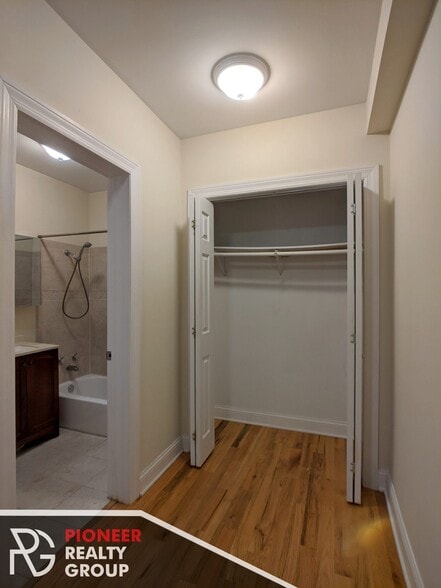 Building Photo - 1350 N Dearborn St