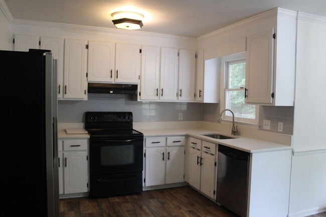 Building Photo - 107 Clairmont Rd NE