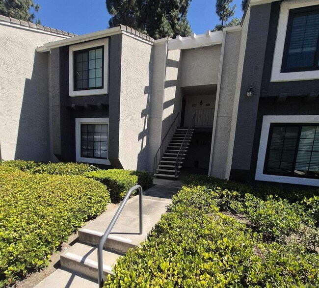 Building Photo - 15048 Avenida Venusto