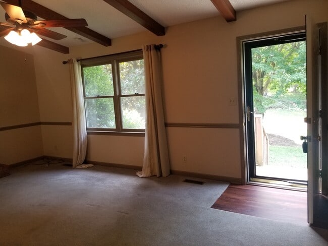 Building Photo - 740 Big Tree Dr