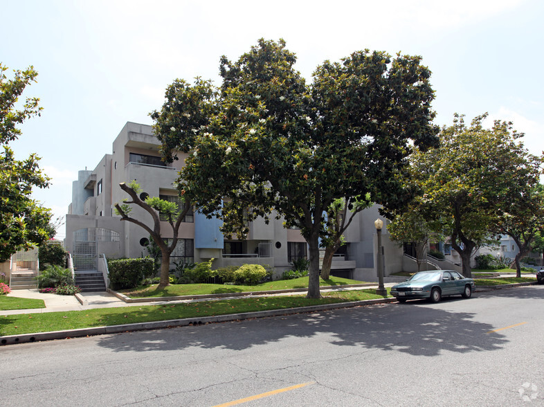 Building Photo - 550 West Stocker Street Apartments