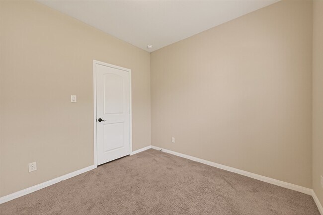 Building Photo - 21218 Echo Manor Dr