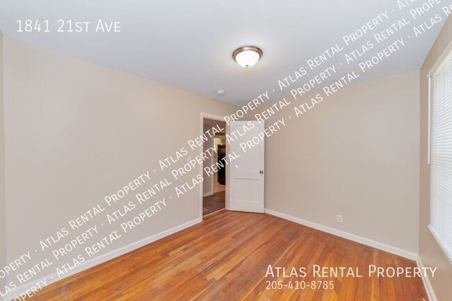 Building Photo - 1841 21st Ave