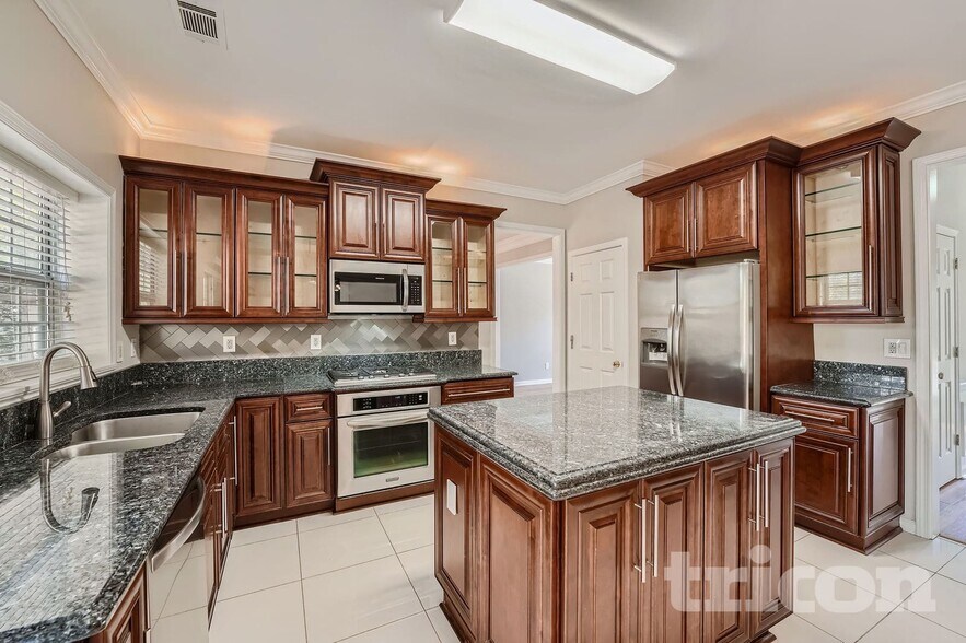 Building Photo - 5910 Haterleigh Dr