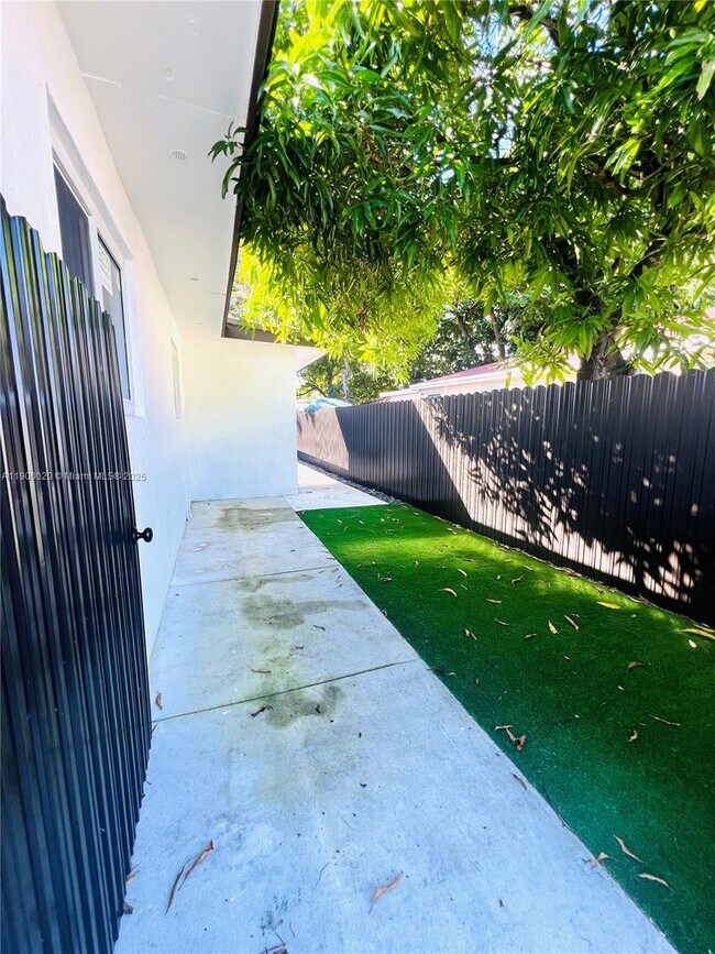 Building Photo - 10370 SW 174th Terrace