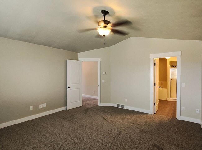 Building Photo - AMAZING CONDO 2 MASTER SUITES 2 CAR GARAGE