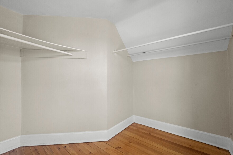 Building Photo - 331 Des Plaines Ave