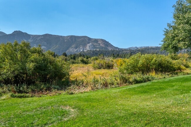 Building Photo - Spacious Snowcreek III Condo – Winter Rental