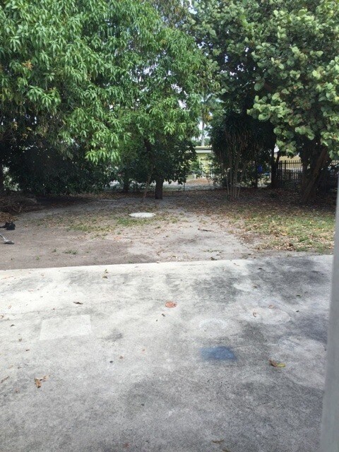 Building Photo - Great location on E Sunrise blvd cross street from Publix !!!!