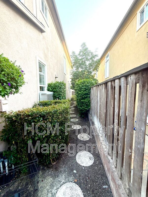 Building Photo - 28 Lansdale Ct