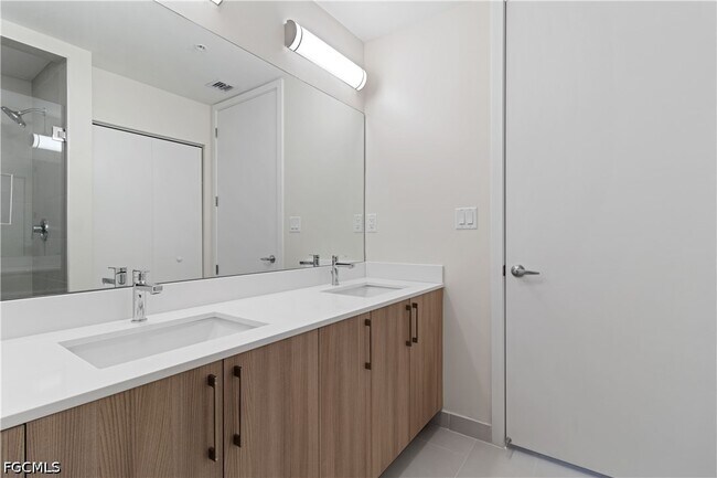 Building Photo - 26600 Rosewood Pointe Dr