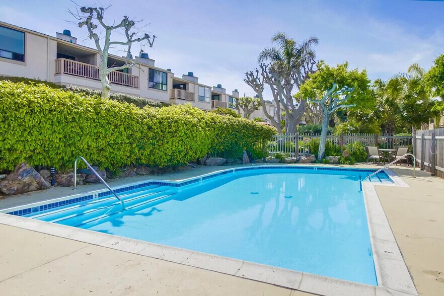 Building Photo - 561 S Sierra Ave