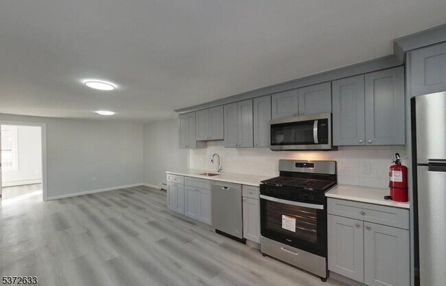 Building Photo - 130 1st St