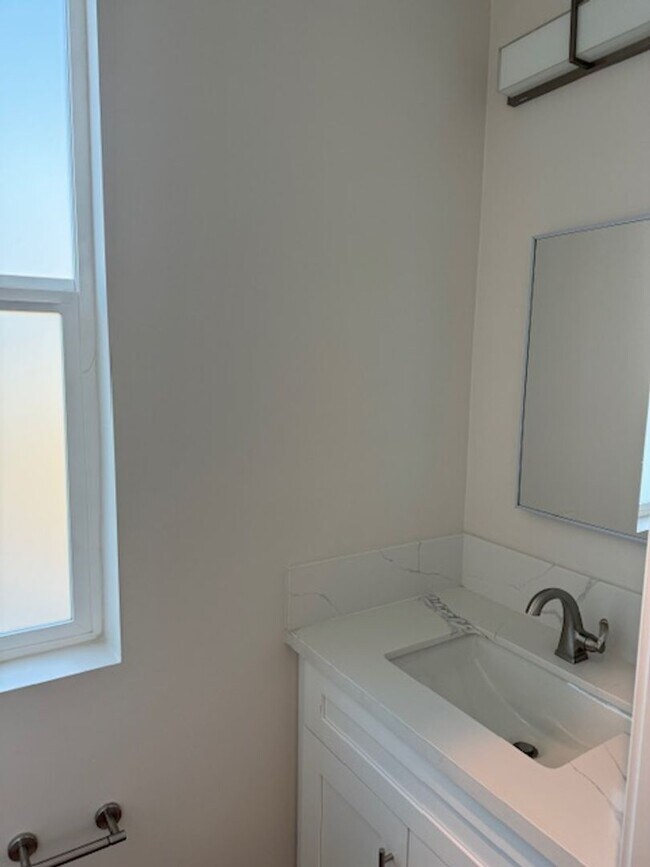 Building Photo - 3190 Carlin Ave