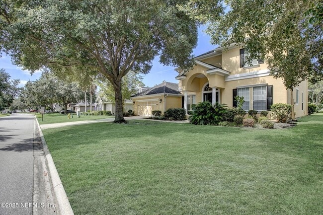 Building Photo - 1761 Highland View Dr