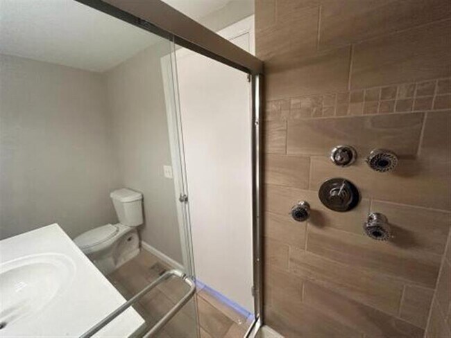 Building Photo - CLEVELAND