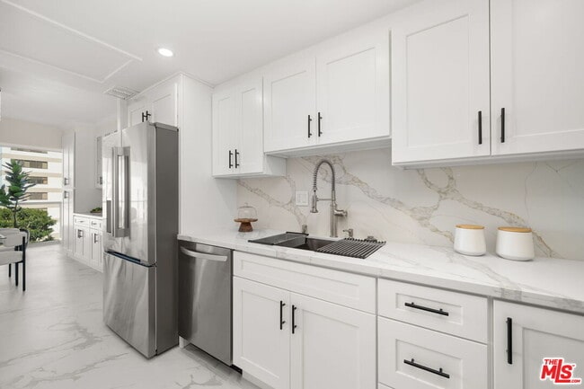 Building Photo - 10450 Wilshire Blvd