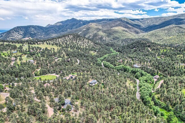 Building Photo - GORGEOUS 4BD/ 3BA MOUNTAIN HOME in Boulder, CO- Available 7/10/26!