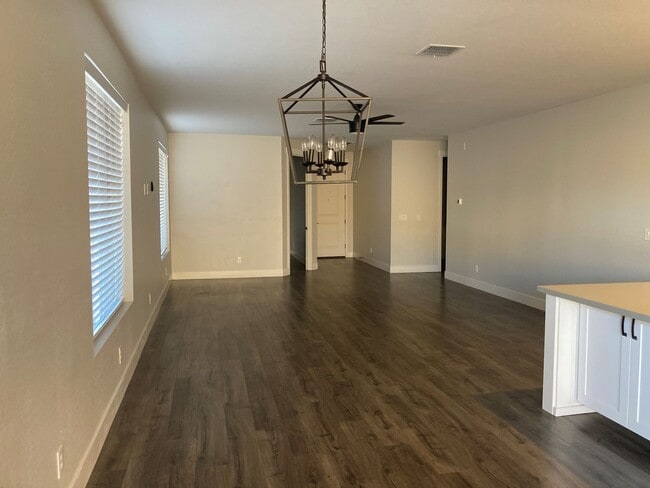 Building Photo - Practically new 4 bedroom home in Chino Valley!